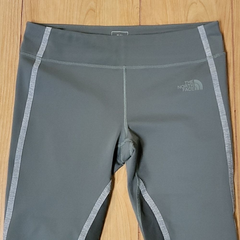 THE NORTH FACE TNF GRAY CAPRI LEGGINGS - Picture 2 of 5